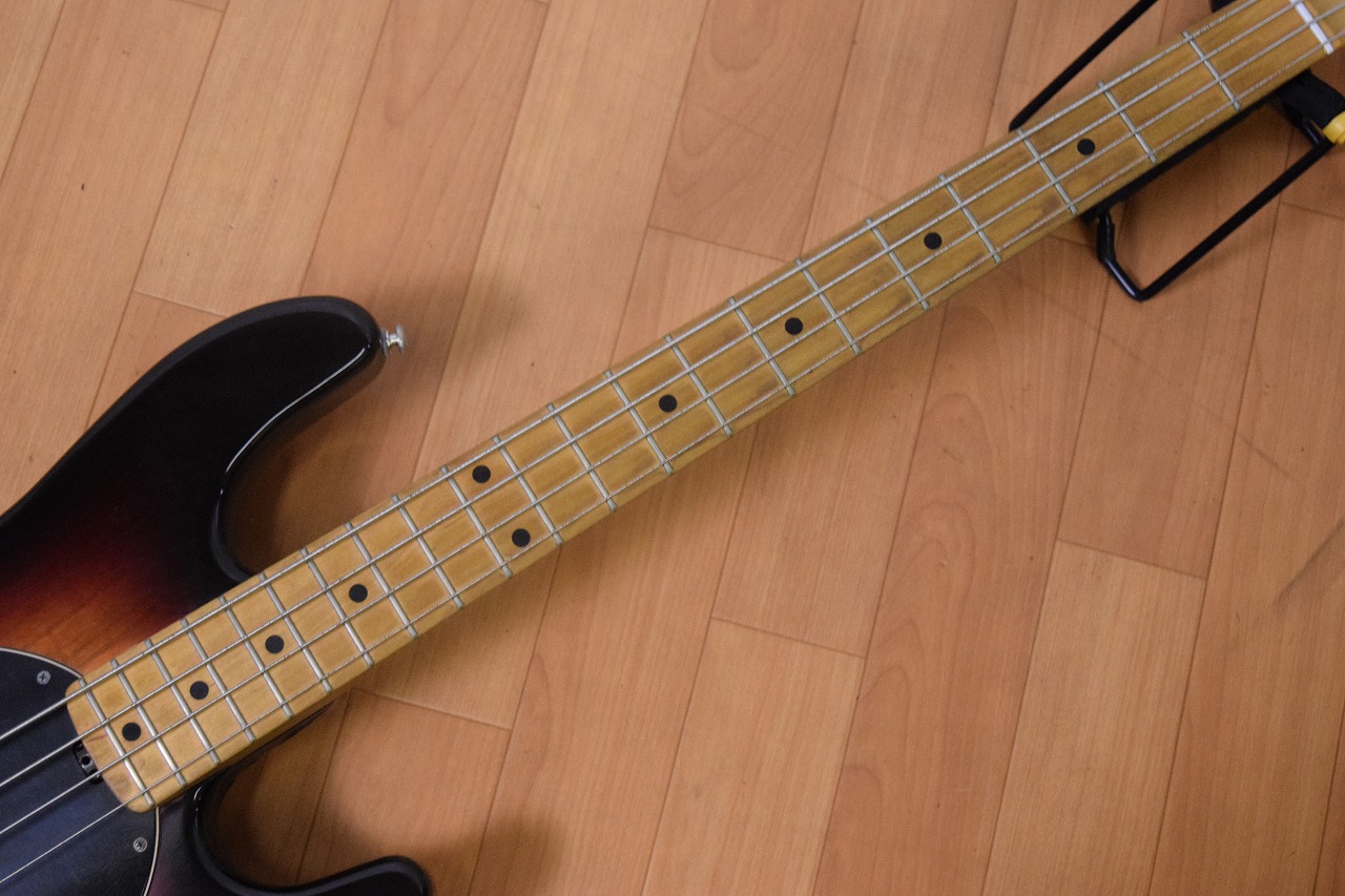 ミュージックマンスティングレイサンバーストネック