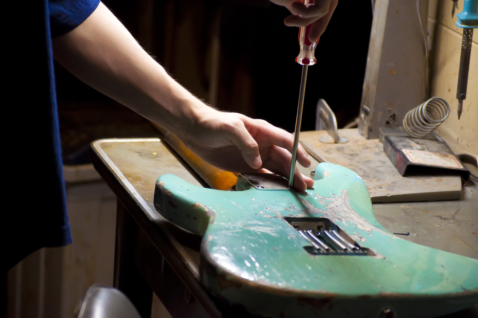 ギターのネック修理