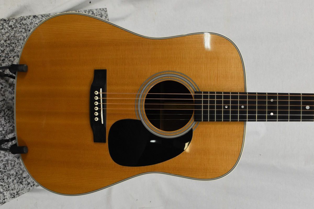 MARTIN D-28